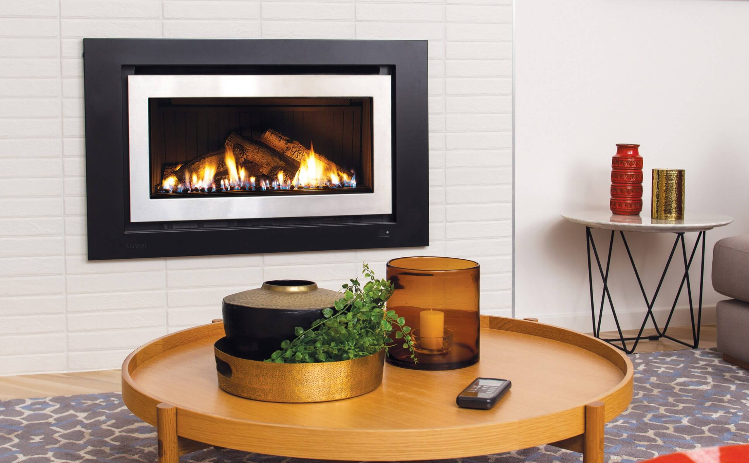 Rinnai Gas log fire with remote